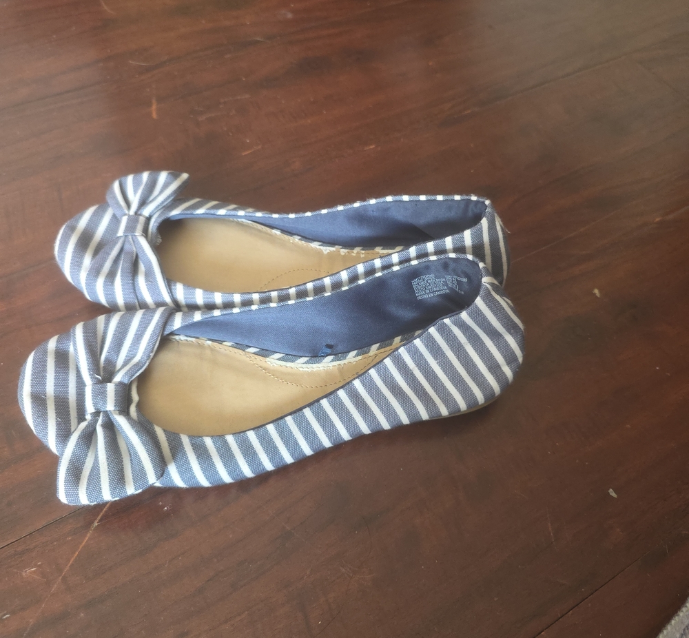 Time and Tru Navy and White Striped Bow Flats